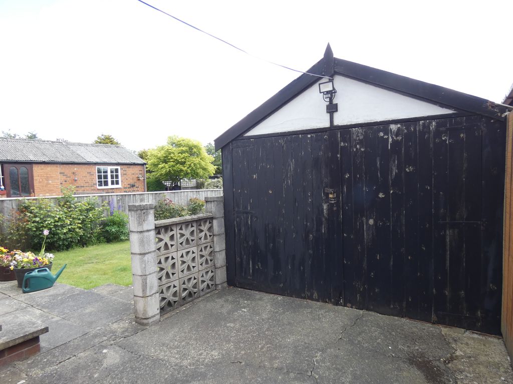Single Garage- click for photo gallery